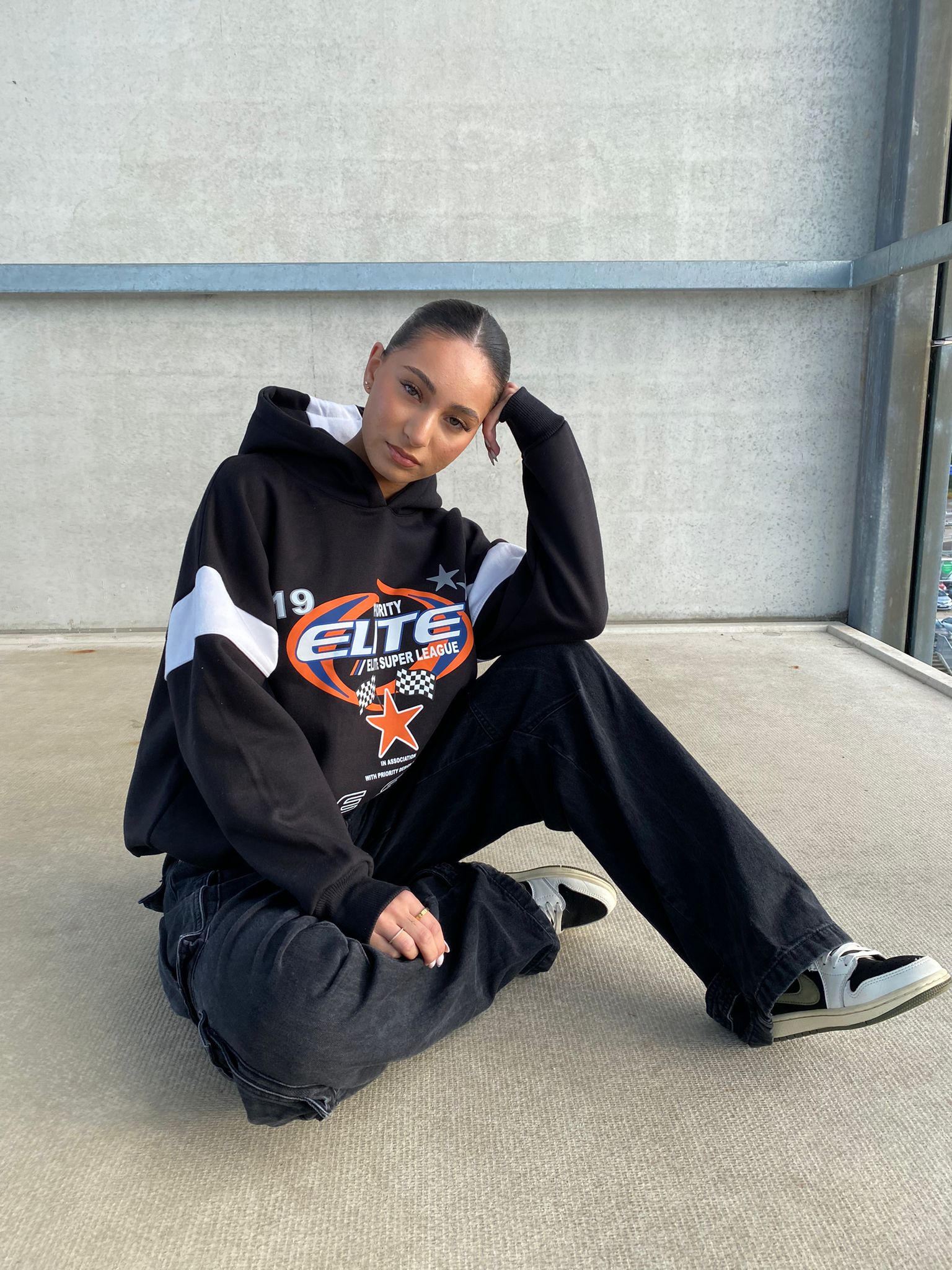 ELITE SUPER LEAGE HOODIE - ZWART MET ORANJE OPDRUK - 420 GRAMS - MOTORSPORT AW23 - Afbeelding 2