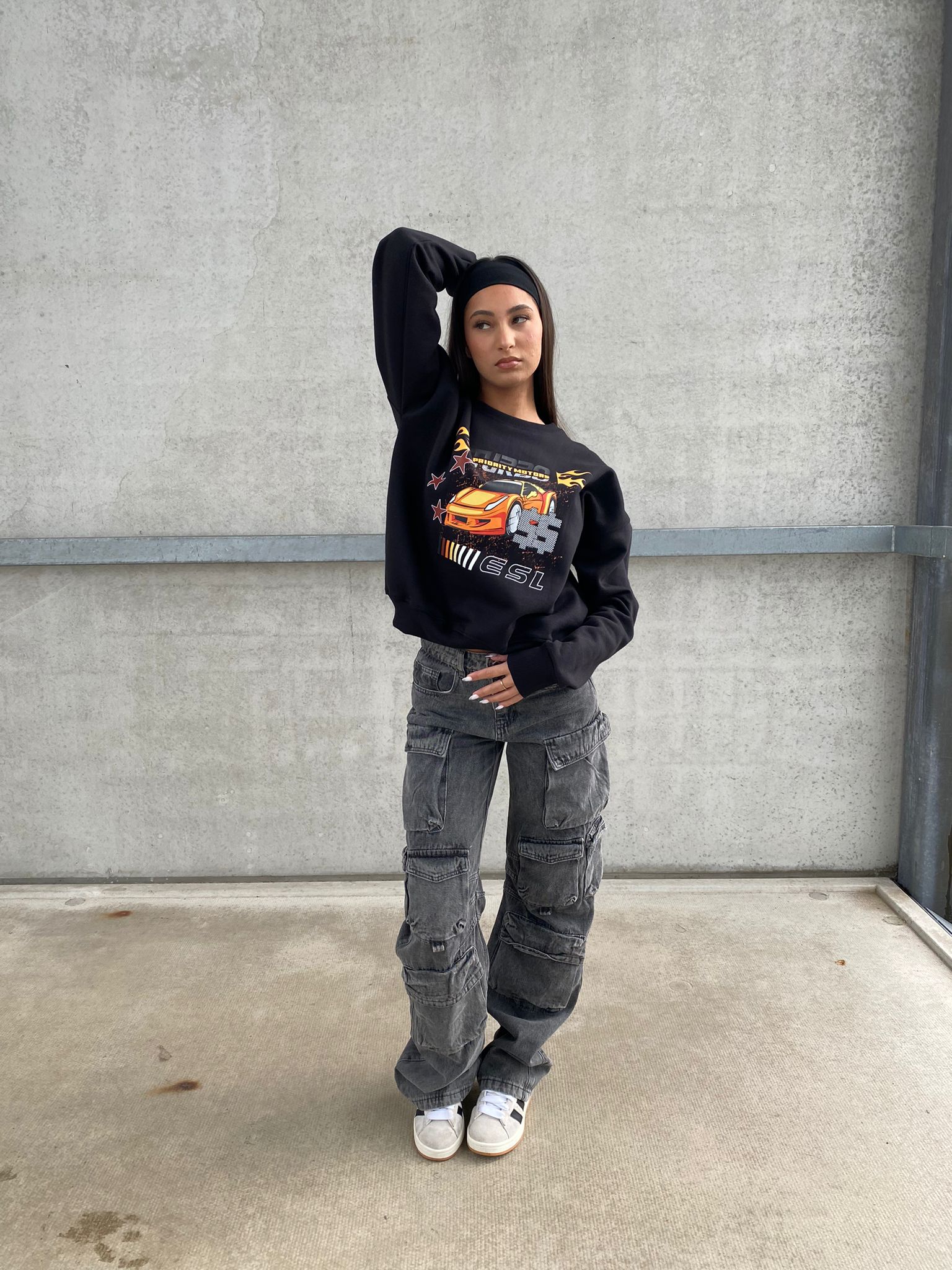PRIORITY TURBO MOTORS SWEATER - ZWART MET ORANJE OPDRUK - 420 GRAMS - MOTORSPORT AW23 - Afbeelding 4