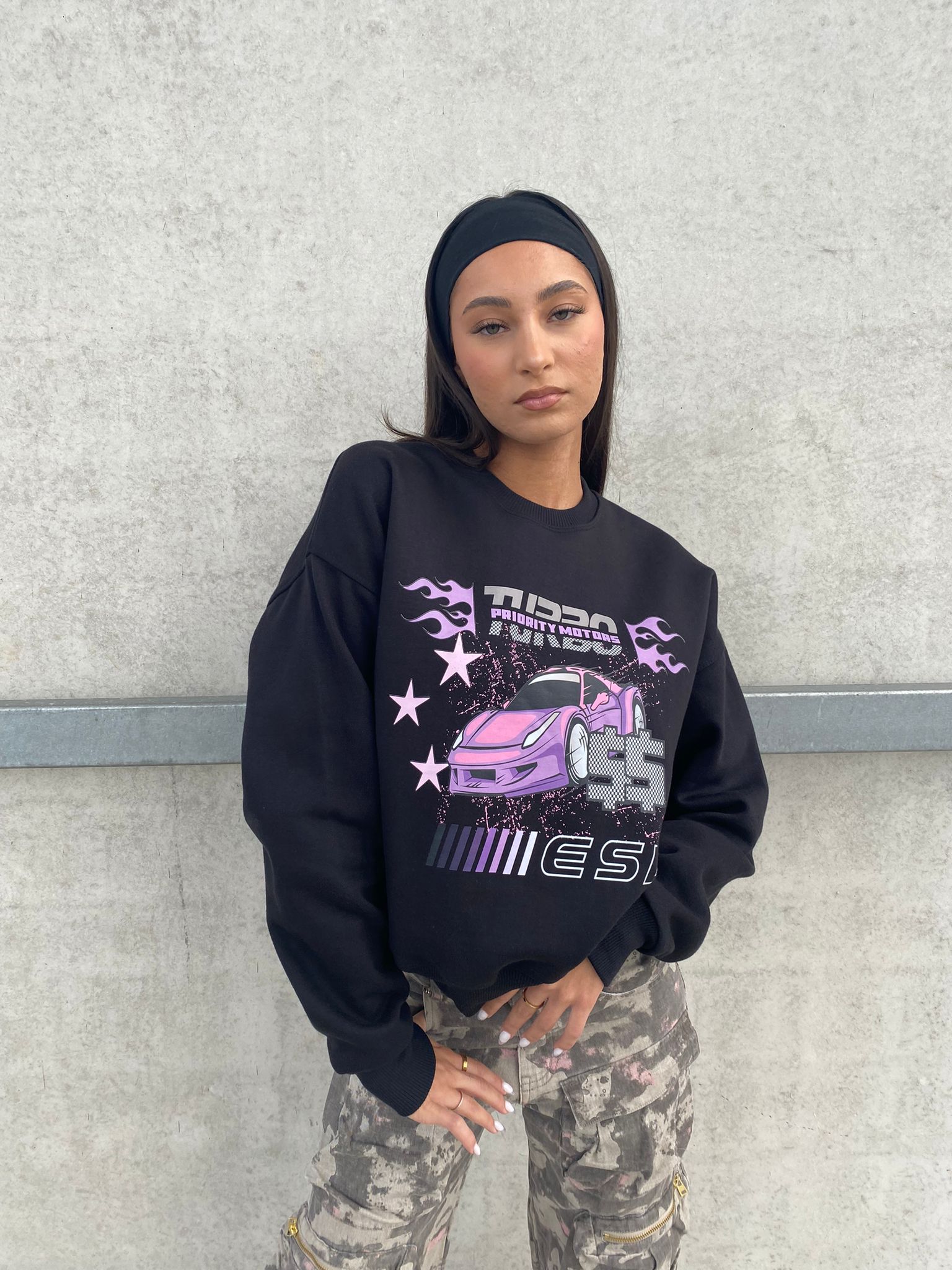 PRIORITY TURBO MOTORS SWEATER - ZWART MET ROZE OPDRUK - 420 GRAMS - MOTORSPORT AW23 - Afbeelding 12