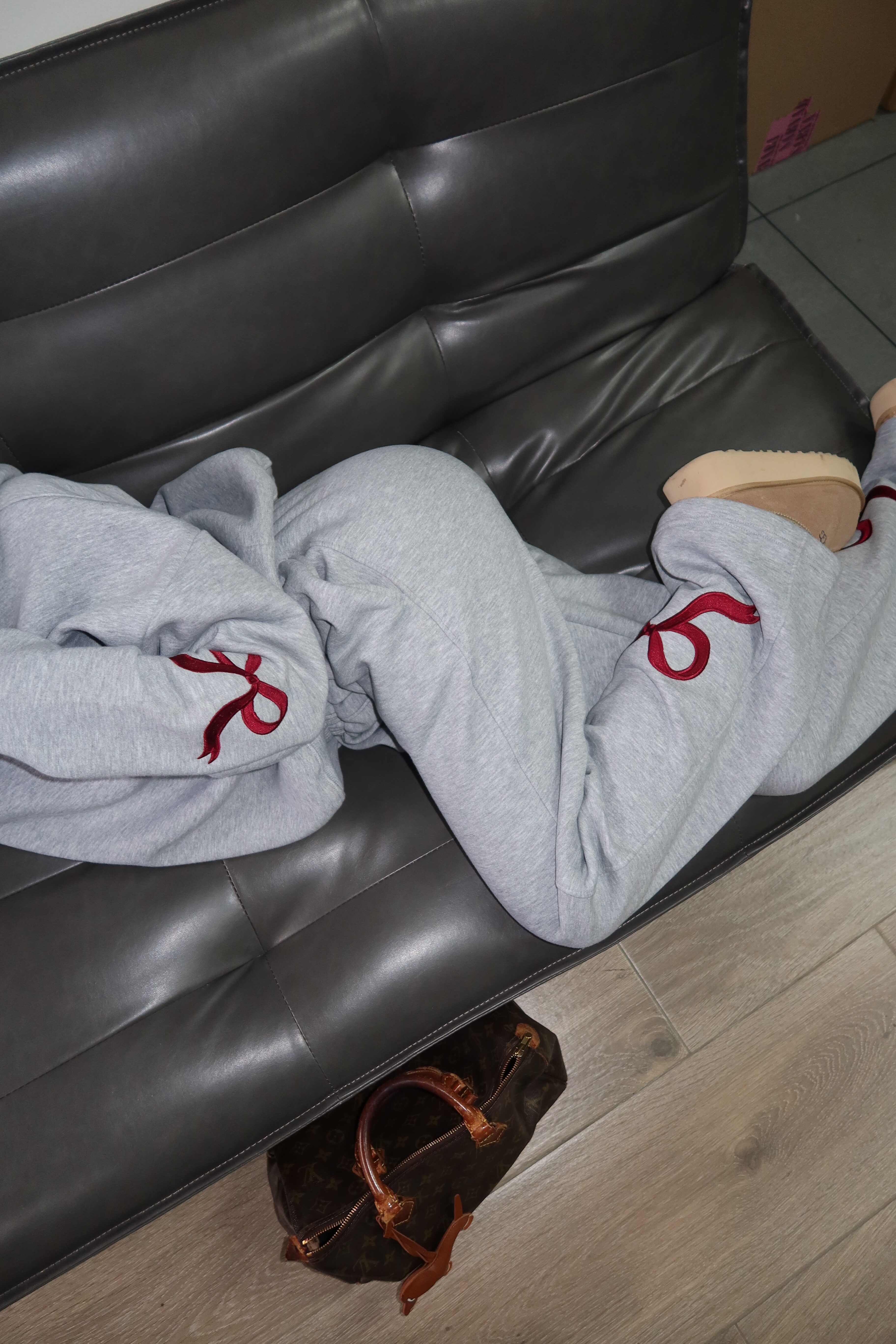 ANN-FLEUR BOW SET π - MELANGE GRAY WITH BURGUNDY BOWS